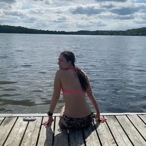 Meet your Posher, Chanel